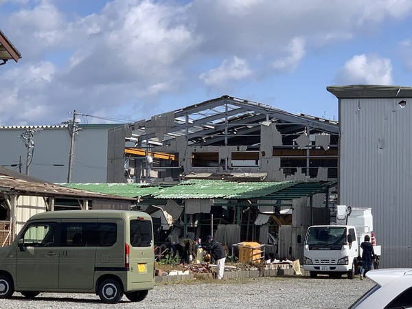 ▲▼ 日本靜岡縣牧之原市1日突然颳起強風傳出災情。（圖／翻攝自推特）