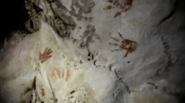 ▲▼墨西哥洞穴發現手印。（圖／路透）