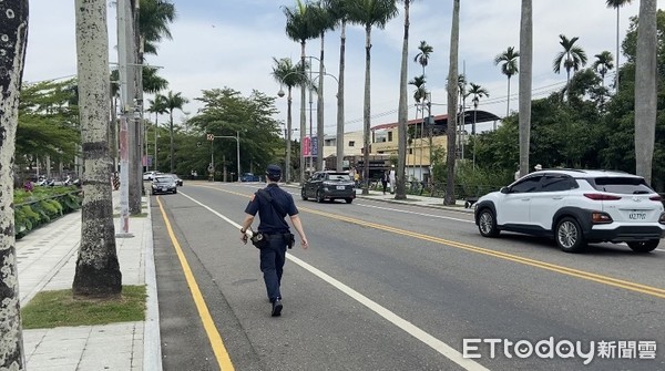 ▲中興新村荷花盛開，警方呼籲用路人賞花應注意交通安全。（圖／民眾提供）