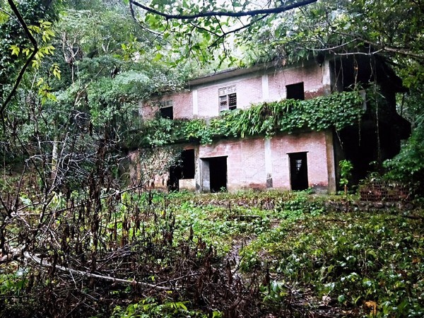 ▲桃園大溪順和媒礦遺址遭噴漆破壞。（圖／朱文榮提供）