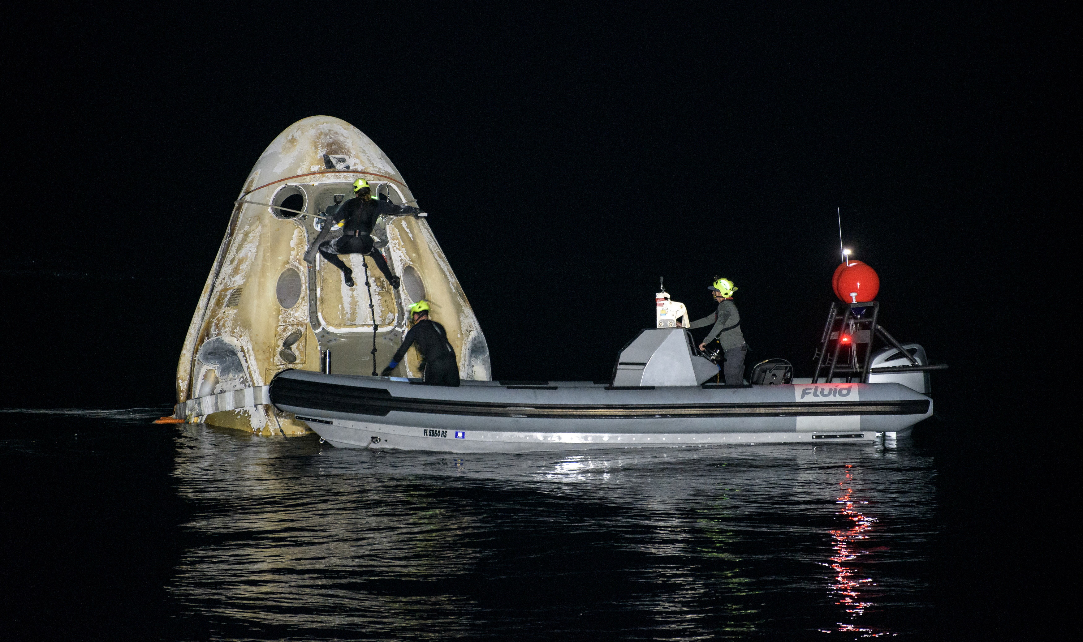 ▲▼全程直播！NASA逾50年首見 SpaceX太空船夜間降落海上。（圖／路透）
