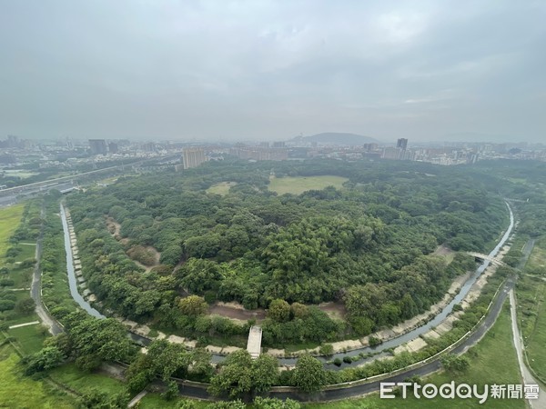 ▲▼安心亞,鄉民女神,買房經,孝親,台南,大樓,大客廳,高房價,景觀。（圖／記者陳建宇攝）