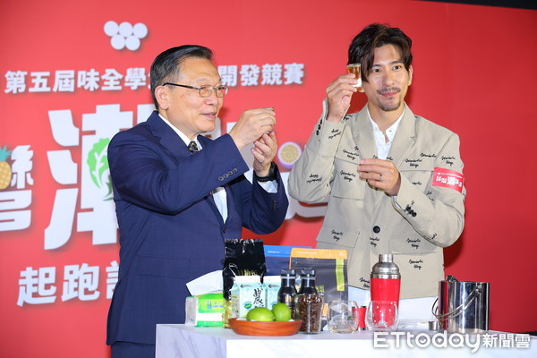 ▲味全公司董事長陳宏裕（圖左）目標打造台灣潮味道。（圖／記者湯興漢攝）