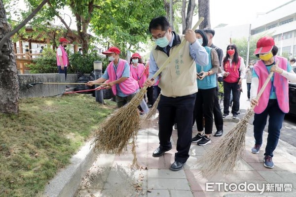 ▲台南市長黃偉哲指出，將爭取經費並挹注佳里相關基礎建設，透過有系統遊憩規劃串連，活絡地方觀光旅遊發展，讓鹽分地帶文學發源地的風華不滅。（圖／記者林悅翻攝，下同）