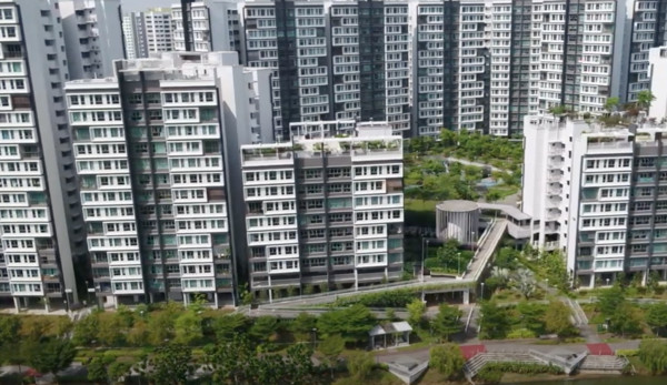 ▲▼「組屋」就是新加坡的公共住宅，遍布全島各地，由一棟棟整齊一致的高樓形成一個社區。（圖／翻攝自YouTube／Housing & Development Board）