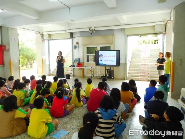 ▲▼ 台東警「婦幼人身安全」校園巡迴宣導開跑。（圖／記者楊漢聲翻攝，下同）