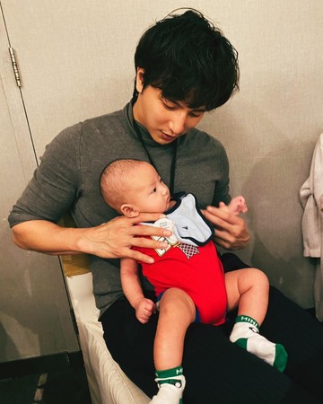 ▲才喊話拚《全明星3》！小煜膝蓋「再重創」傷勢曝光&hellip;緊急取消行程。（圖／翻攝自Facebook／楊奇煜）