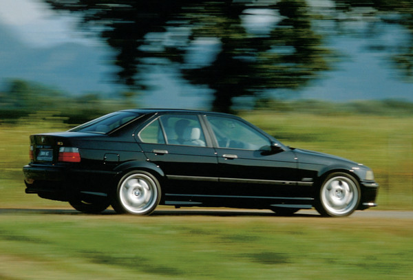 ▲1995 BMW E36 M3 Sedan。（圖／翻攝自BMW）