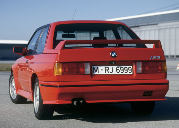 ▲1987 BMW 初代 M3 E30。（圖／翻攝自BMW）