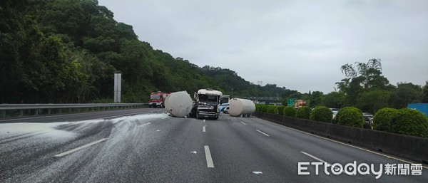 ▲▼國三土城段5車連撞。（圖／記者陳豐德翻攝）