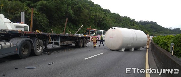 ▲▼國三土城段5車連撞。（圖／記者陳豐德翻攝）