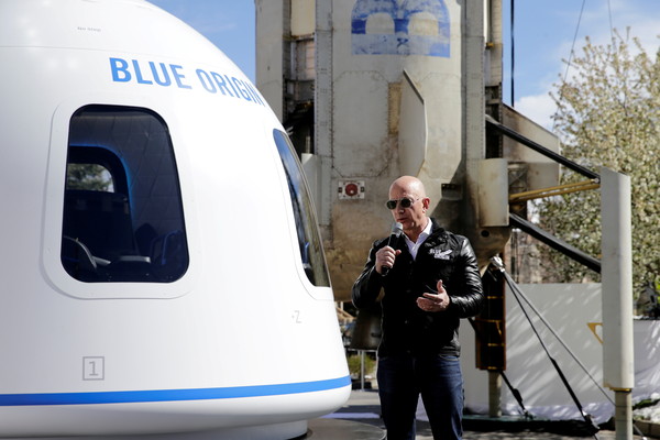 ▲▼貝佐斯的太空探索公司藍源（Blue Origin）宣布將公開拍賣「新謝帕德號」（New Shepard）火箭其中一個座位。（圖／路透）