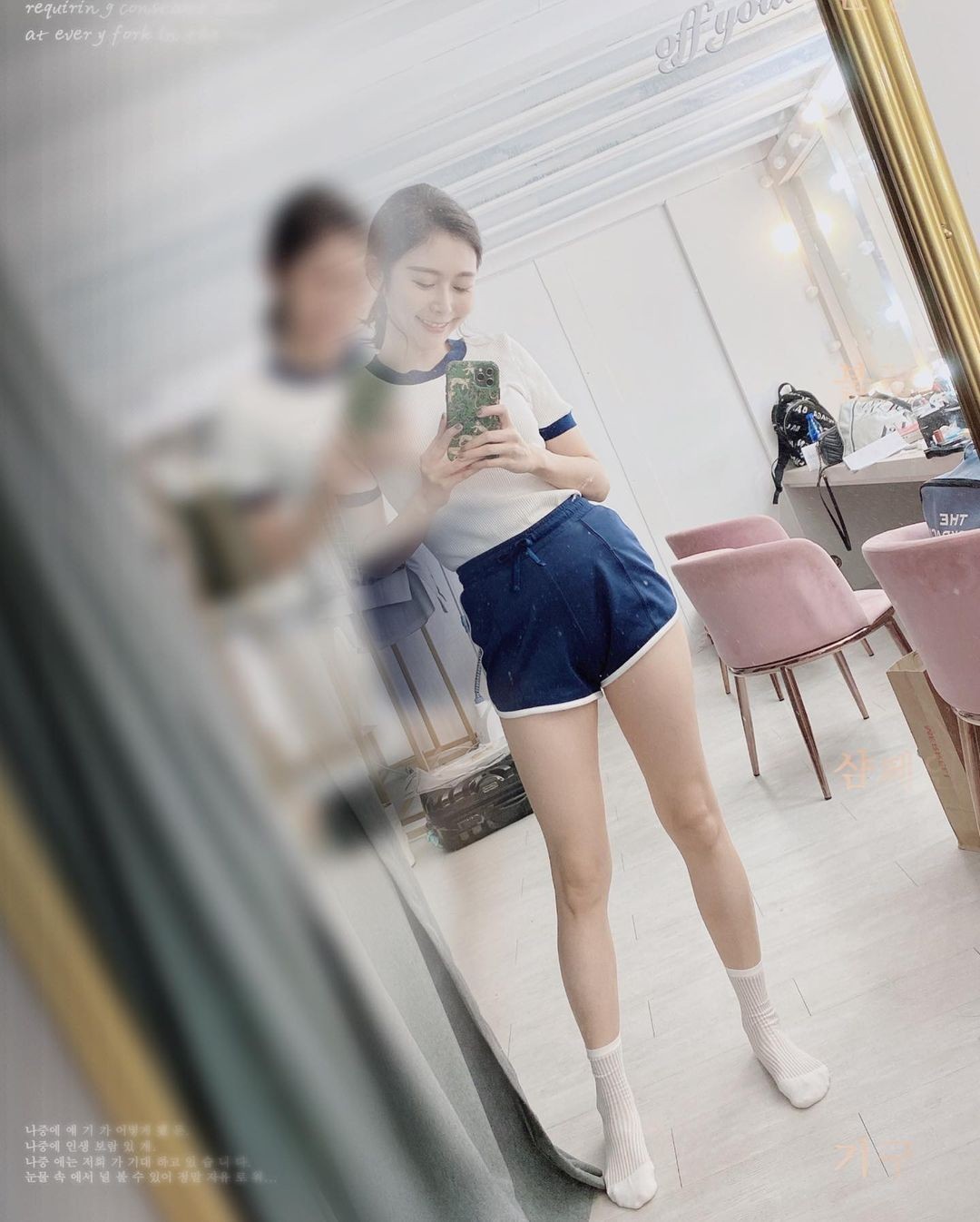 ▲Albee露出修長的美腿。（圖／翻攝自Instagram／albeefin）