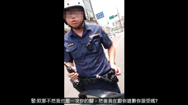 ▲▼駕駛瘋狂道歉！桃園警怒「你故意的」通報對講機：民眾開車輾我腳。（圖／爆料公社）