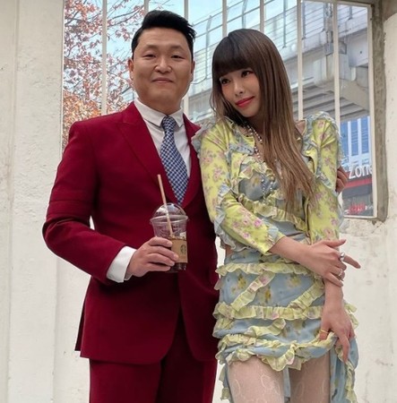 ▲宋仲基睽違9年演MV！老闆Psy親自出馬拜託…他「秒點頭」原因曝光。（圖／翻攝自Instagram／42psy42）