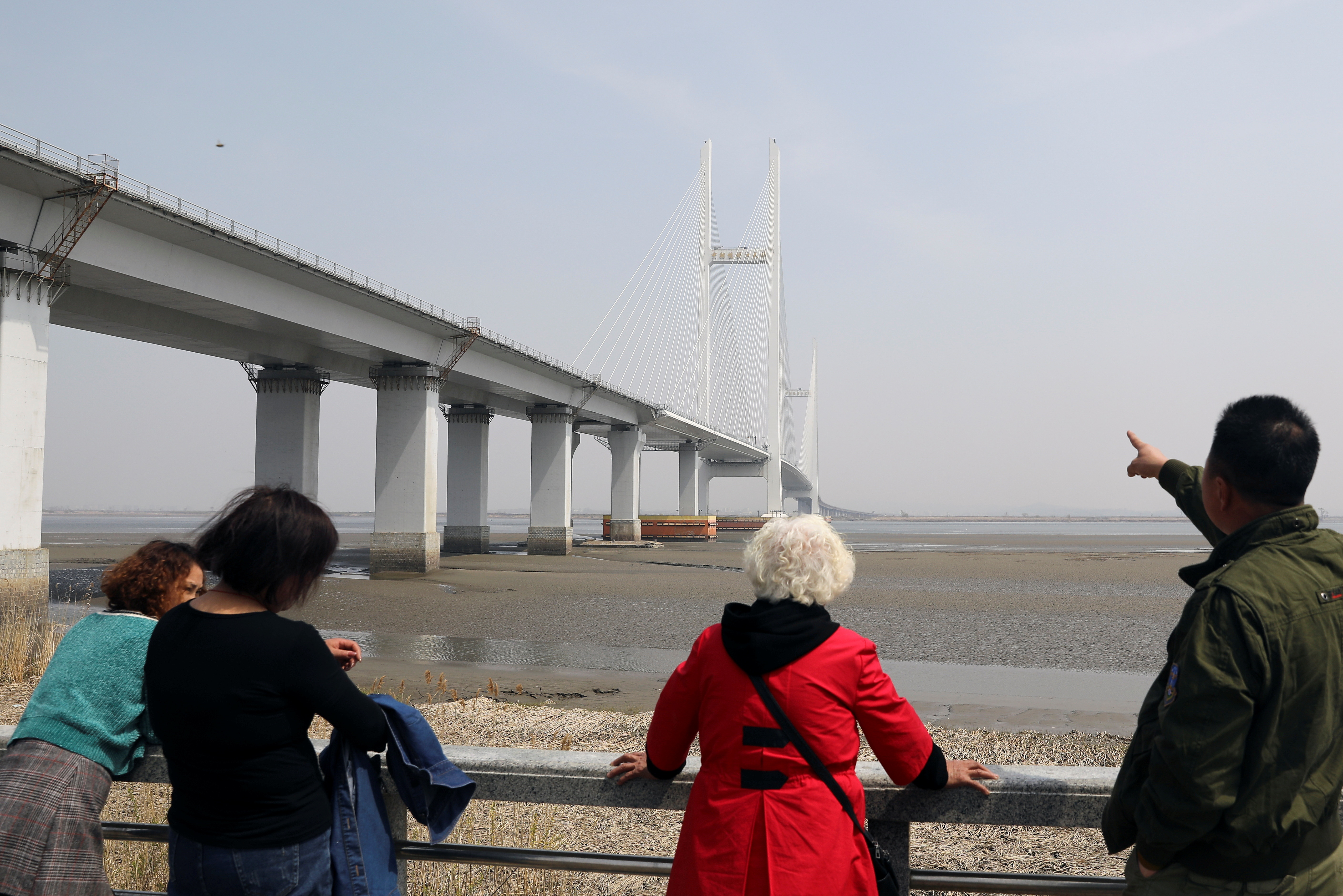 ▲▼連接北韓新義州與中國遼寧丹東的新鴨綠江大橋。（圖／路透社）