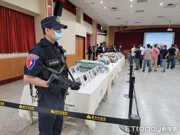 ▲竹市破獲1540株大麻溫室　市值5億「採收期前」遭瞬間團滅歸零。（圖／記者陳凱力攝）