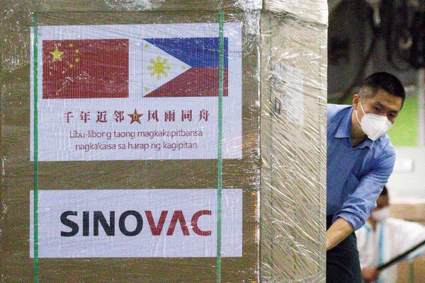 ▲▼菲律賓2021年2月28日獲取了首批來自中國科興生物公司製造的新冠疫苗。（圖／路透）