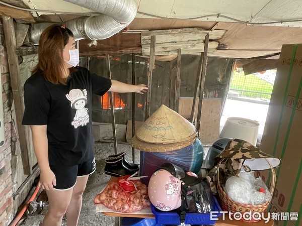 ▲鄭小妹用筆紙畫出簡單的線條，沒有多餘的慾望，可以住進全家人，就是她小小的心願。（圖／記者蔡佩旻翻攝）