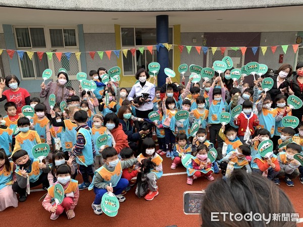 ▲▼狗狗教官紅包到幼兒園宣導。（圖／記者游芳男翻攝）