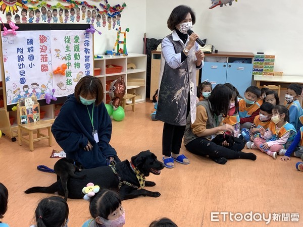 ▲▼狗狗教官紅包到幼兒園宣導。（圖／記者游芳男翻攝）