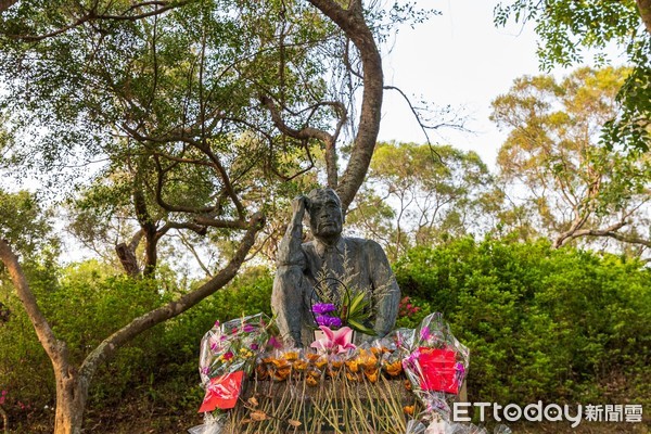 蘇院長指出，臺灣正逢近60年來未曾有過的大旱，因此臺灣人特別對從過去到現在，為這塊土地的水利建設奉獻心力的每個人，表示誠摯的感謝及肯定。百年前，年輕的八田與一工程師及其團隊，帶領日本人和臺灣人興建嘉南大圳和烏山頭水庫，讓這片原本只能種植花生和蕃薯的旱田，成為15萬公頃的良田，並成為臺灣最大的糧倉。因此，蔡英文總統和地方農民今日齊聚，共同紀念八田與一先生及其團隊的貢獻。