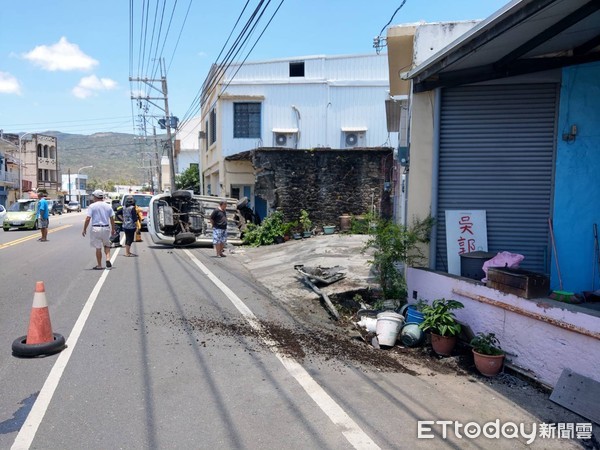 ▲▼屏東滿州庄內路自撞車禍。（圖／記者黃泊川攝）