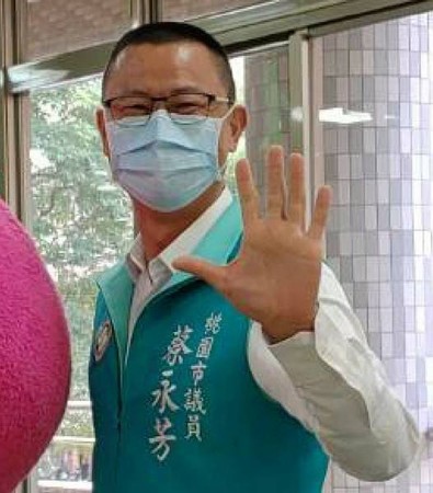 ▲「輾警腳事件」風波，市議員蔡永芳希望就此打住。（圖／翻攝自蔡永芳臉書）