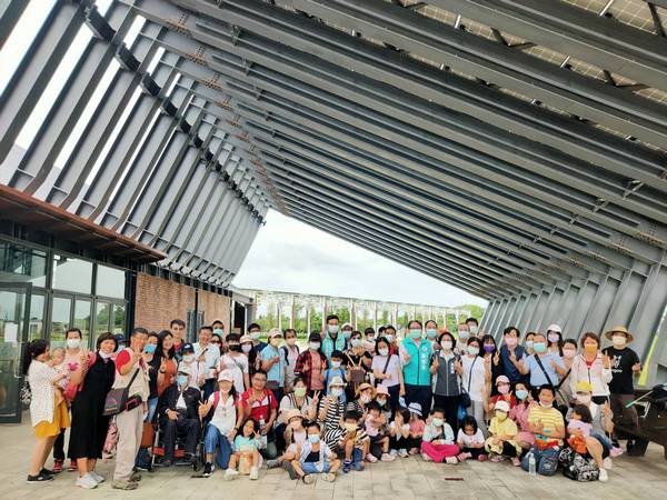 ▲桃園新住民家庭參訪新屋石滬館認識客家文化。（圖／桃園市新住民協會提供）