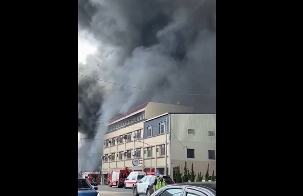 ▲▼彰化沙發工廠火警。（圖／翻攝我是溪湖人）