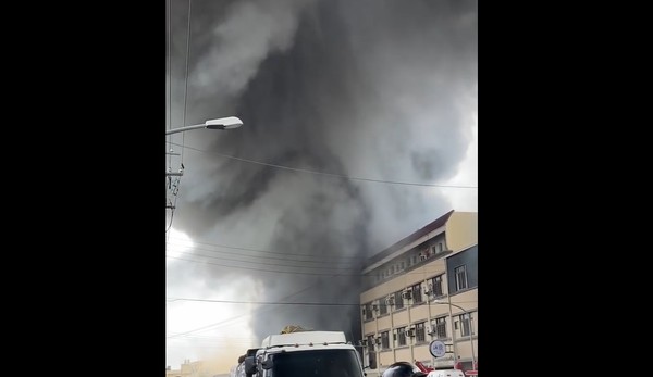 ▲▼彰化沙發工廠火警。（圖／翻攝我是溪湖人）