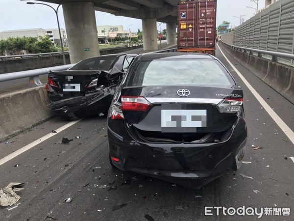 ▲▼台中3車連環撞，肇事駕駛憑空消失，警通知到案中。（圖／記者李忠憲翻攝）