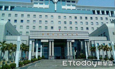 偷拍2少女褲底10分鐘！色男求情：父母雙亡要養祖母　140萬換免囚