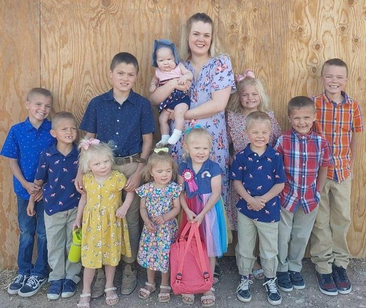36歲的寇特尼（中）育有11個寶貝。（翻攝Courtney Rogers IG）