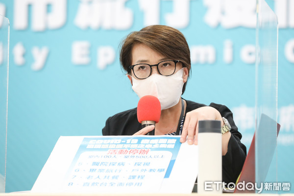 ▲台北市副市長黃珊珊出席市府防疫升級記者會。（圖／記者林敬旻攝）