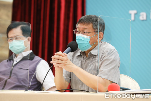 ▲台北市長柯文哲主持市府防疫升級記者會。（圖／記者林敬旻攝）