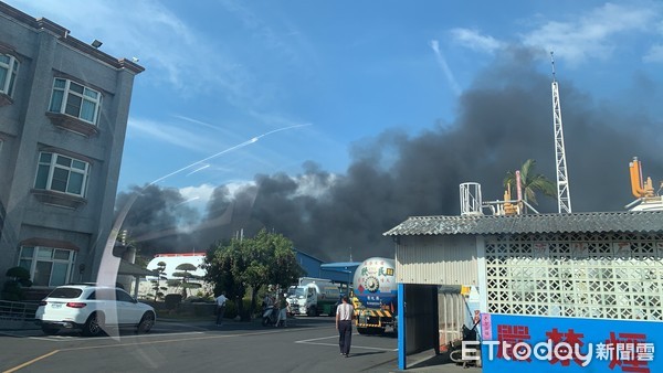 ▲▼彰化保麗龍工廠11日驚傳爆炸。（圖／議員曹嘉豪提供）