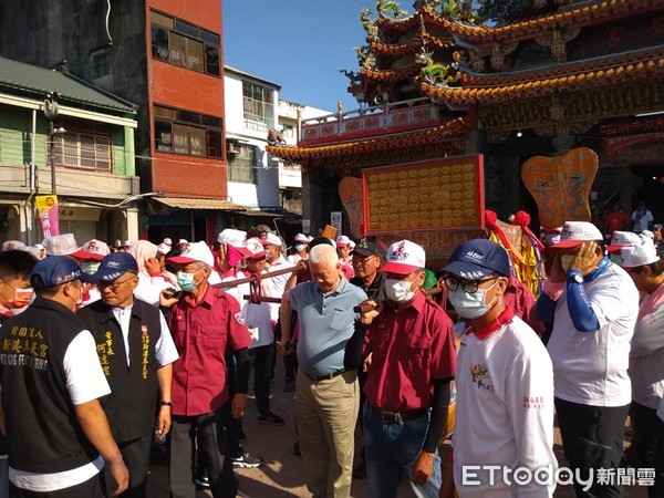 ▲新港奉天宮信徒未戴口罩遭罵。（圖／翻攝新港奉天宮臉書）