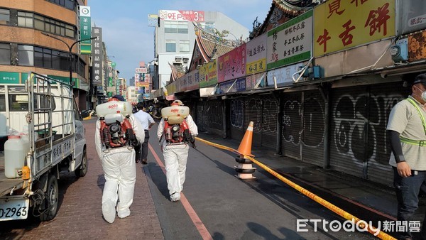 ▲新竹都城隍列1203案足跡　周邊消毒閉2天！攤商：看直播才知道。（圖／記者陳凱力攝）