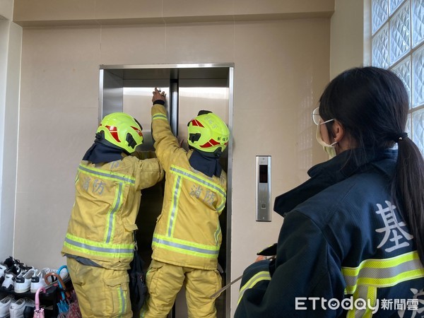 ▲興達電廠無預警大停電 基隆13件電梯受困...目前救出9人。（圖／記者郭世賢翻攝）
