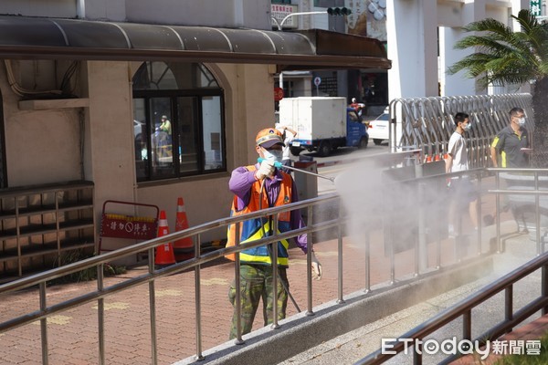 ▲為讓學子安心考試，台南市環保局已完成全市17個考場校園及周遭環境消毒，16日考試結束後還會再次消毒，以降低可能傳播的風險。（圖／記者林悅翻攝，下同） 