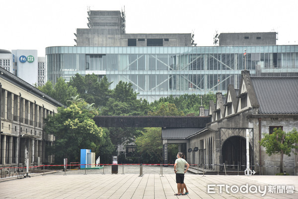 ▲▼疫情街道空景,新冠肺炎疫情持續延燒,台北市公有場所暫停營業，松山文創園區全園區營業空間停止對外開放,群區內遊客數大減,松菸,人潮,人流,空城,自主封城,三級警戒。（圖／記者李毓康攝）