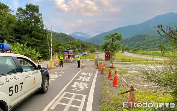 ▲▼悶壞了！9遊客闖清水地熱，遭勸阻還一度在附近逗留不肯離去。（圖／記者游芳男翻攝，下同）