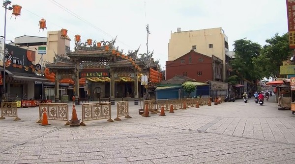 鹿港老街「空了」景像曝！彰化3重災區如封城　居民驚：擴散太快。（圖／東森新聞）