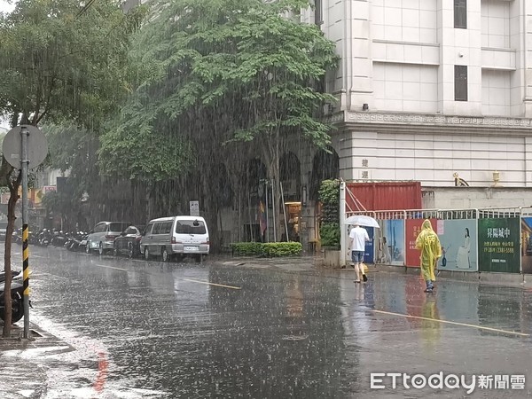 ▲▼永和大雷雨。（圖／記者宋良義攝）