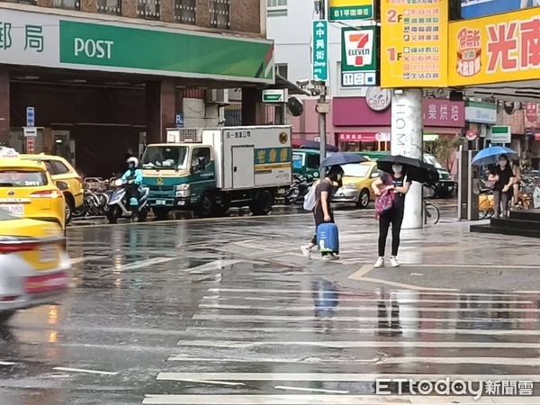 ▲▼永和大雷雨。（圖／記者宋良義攝）