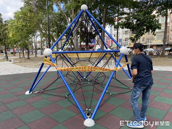 ▲台南市工務局宣布，配合防疫台南河樂廣場、337處公園兒童遊樂場暫停開放。（圖／記者林悅翻攝，下同）