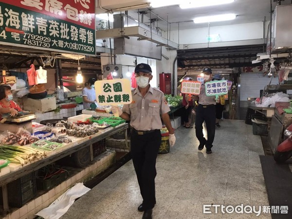 ▲屏東縣警局20日起動員民防等相關業管機關深入社區等場所宣傳防疫。（圖／記者陳崑福翻攝，以下同）