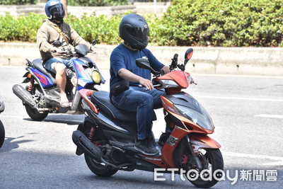 方向燈「該打多久？」有騎士根本不管！法規曝：最高可罰6千元