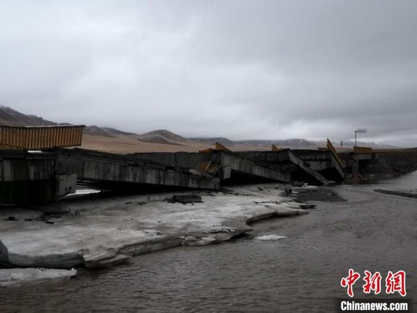 ▲▼青海7.4強震5人受傷　大橋崩塌「斷成好幾塊」。（圖／中新社）